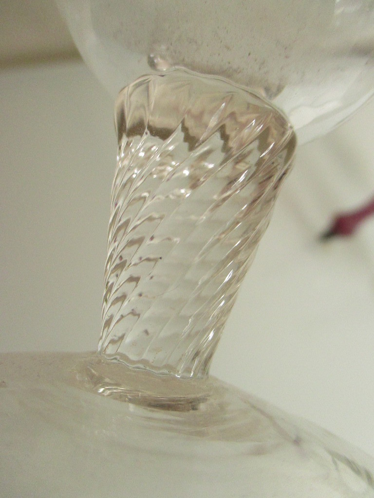 Een kavel met vier narcissenvaasjes kopen? Bied vanaf 8!