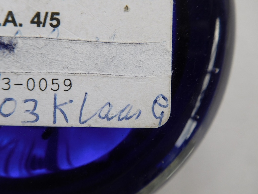 Klaas Gubbels, Glazen presse papier, e.a. 4/5, gesigneerd kopen? Bied vanaf 450!