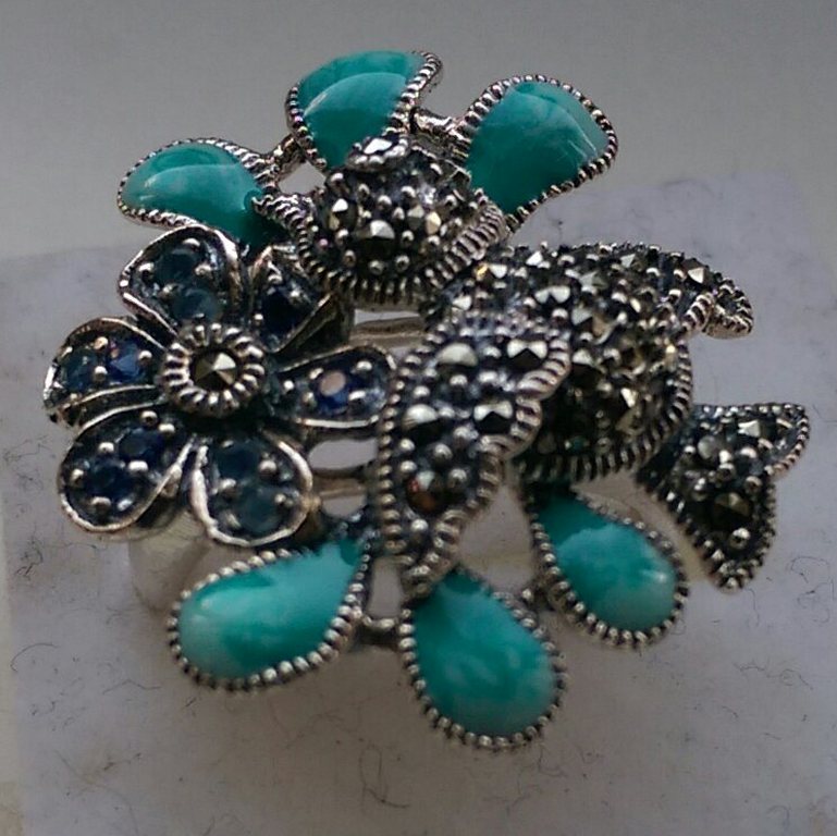 Zilveren ring met blauwe saffier en marcasiet kopen? Bied vanaf 11!