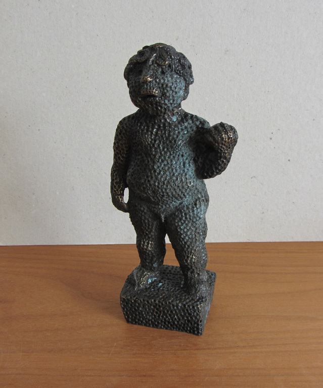 Carolein Smit - Carolein Smit, bronzen beeldje kind met bal verkocht voor € 350!