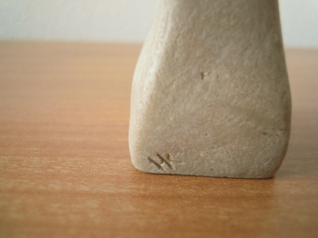 Gesigneerd beeldje - HK -  " de twee gezichten  " - 8 cm hoog  kopen? Bied vanaf 10!