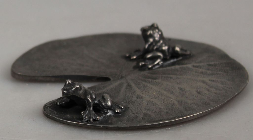 Tinnen waterlelieblad met 2 kikkers kopen? Bied vanaf 22!