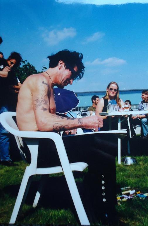 EENMALIG: HERMAN BROOD, handgesigneerde zeefdruk op linnen: Hips Blauw kopen? Bied vanaf 1!