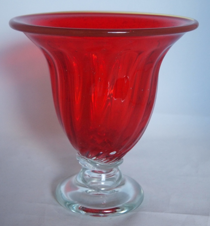 Murano rode glazen vaas op voet kopen? Bied vanaf 1!