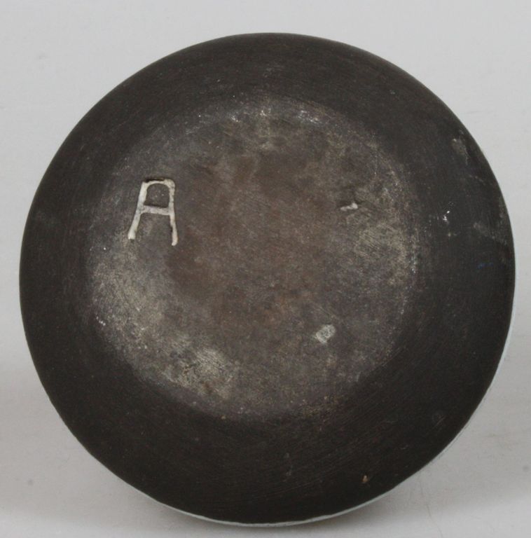 Mobach 1950's vaasje met reliëfdecor kopen? Bied vanaf 15!