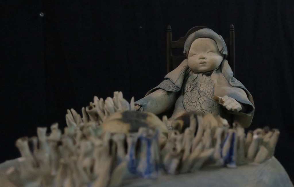 Dick Versluis: Object van keramiek en staal, Kind aan tafel kopen? Bied vanaf 50!