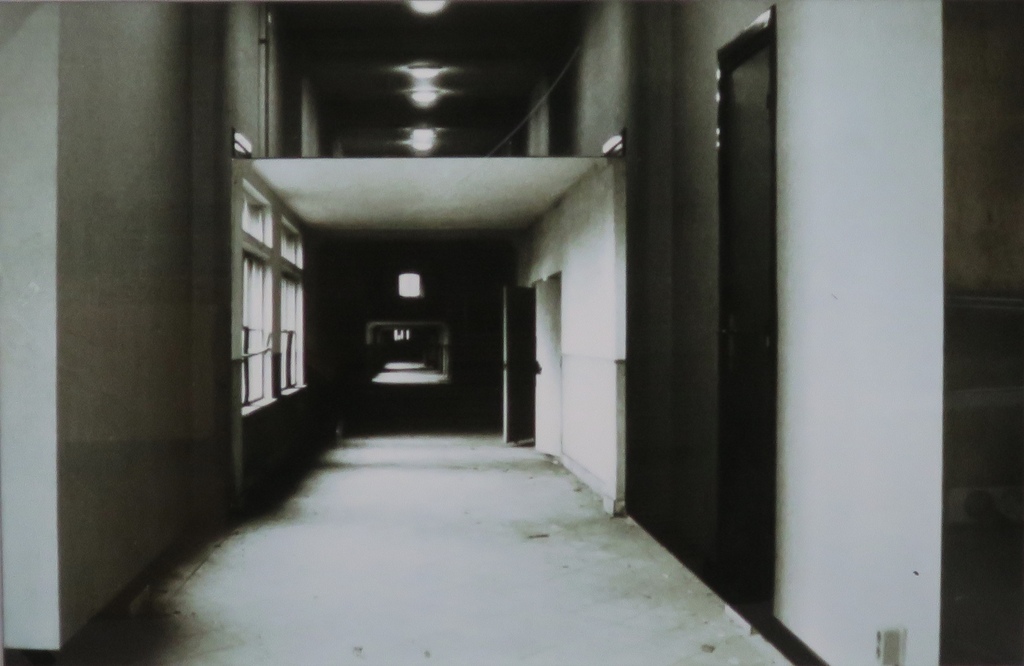 Inez Lenders: Foto, Corridor -Ingelijst kopen? Bied vanaf 1!