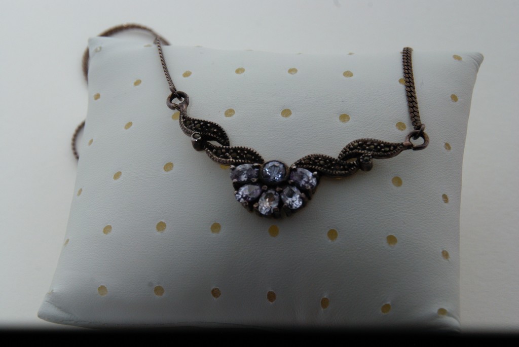 Sterling Zilveren ketting met 6 Bergkristallen. Oude ornamenten. kopen? Bied vanaf 45!
