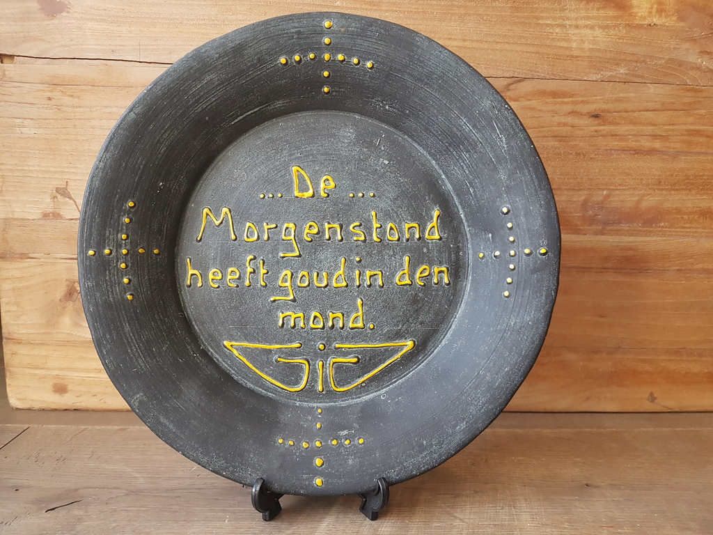 Art Nouveau keramiek spreukenbord met decoratie in ringeloor techniek kopen? Bied vanaf 1!