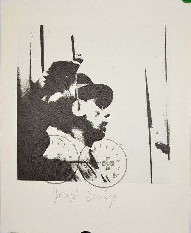 Josef Beuys: Fotolitho. Portret. Handgesigneerd verkocht voor € 100!