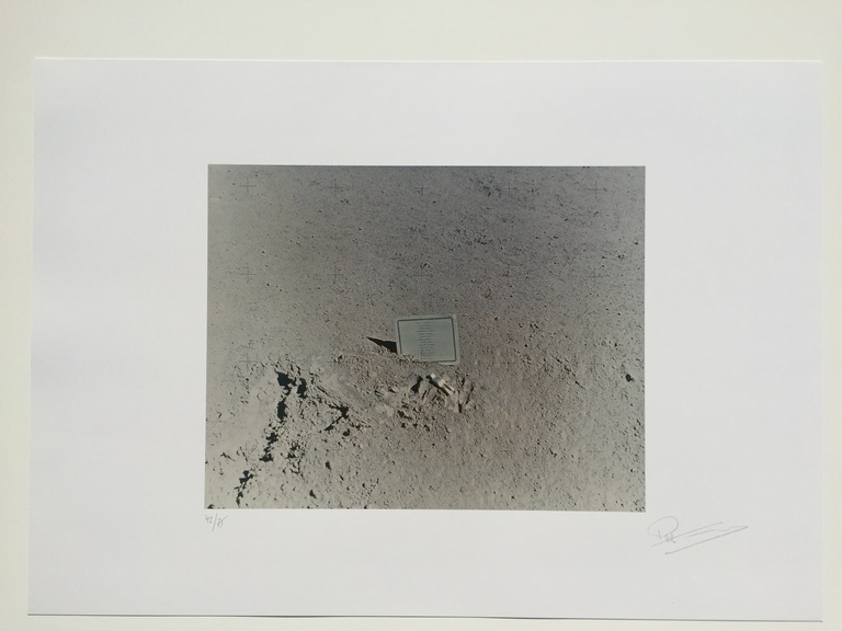 Man on the moon kopen? Bied vanaf 400!