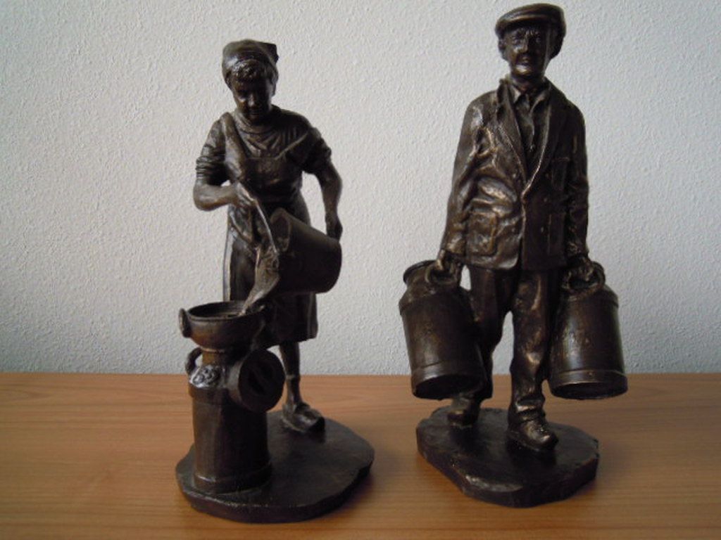 Beelden Brabantse boer en boerin- 3 1 hoog- gesigneerd Antoon Grassens verkocht voor € 40!