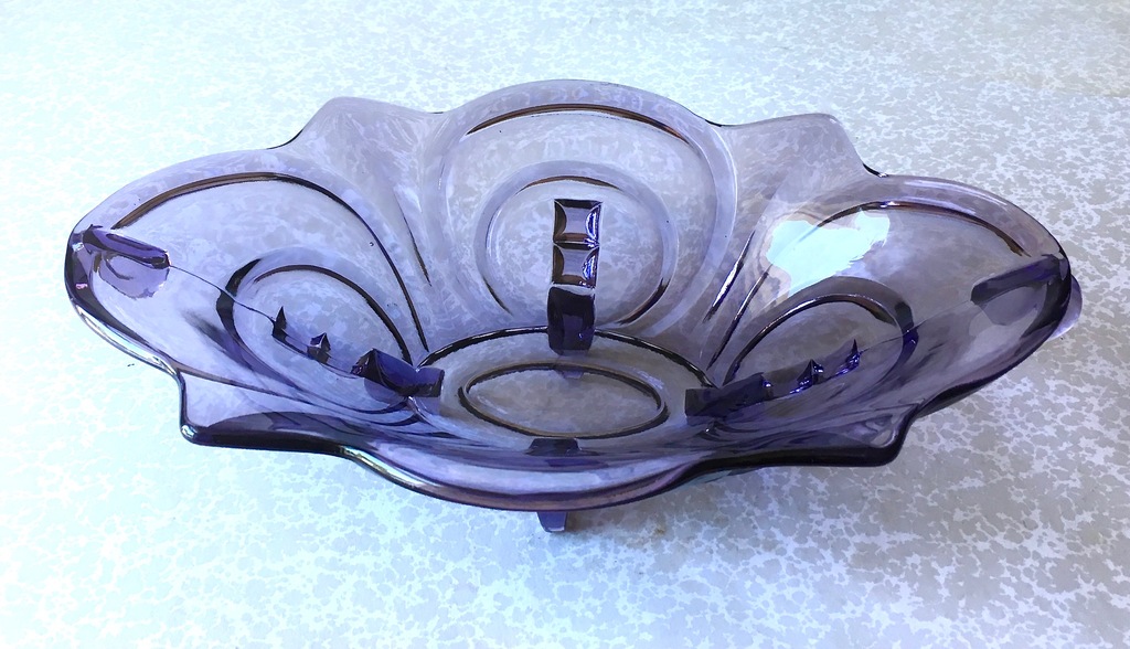 August Walther & Söhne - paarse art deco schaal model "Irene" - Ca. 1935 kopen? Bied vanaf 19!