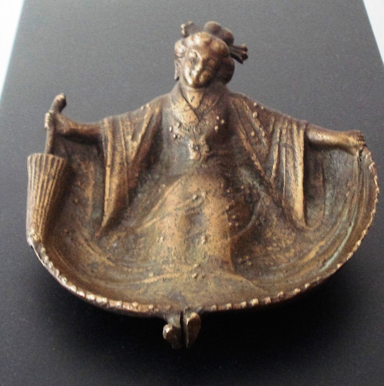 Bronzen sculptuur van dame. kopen? Bied vanaf 40!