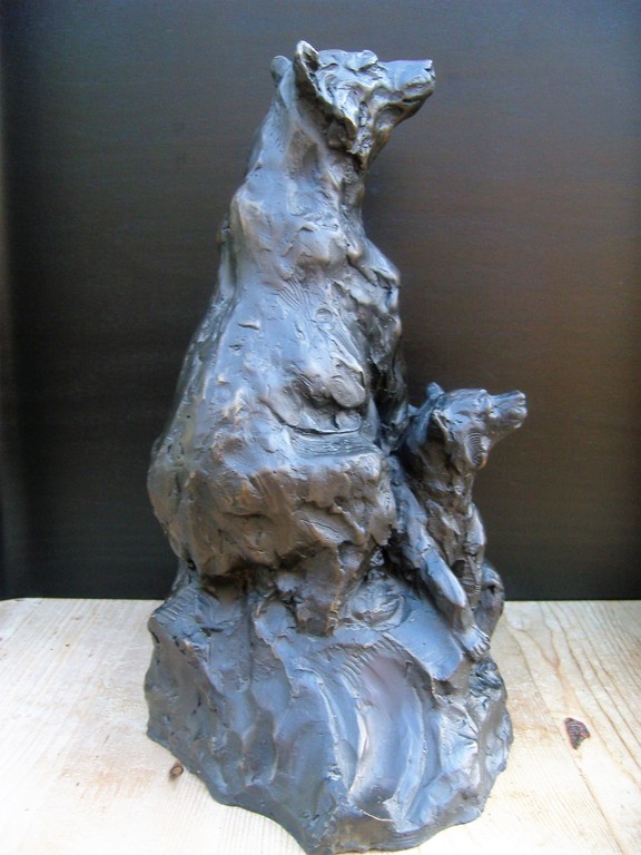 Onbekende kunstenaar: Bronzen beeld van beer met twee jongen. kopen? Bied vanaf 275!