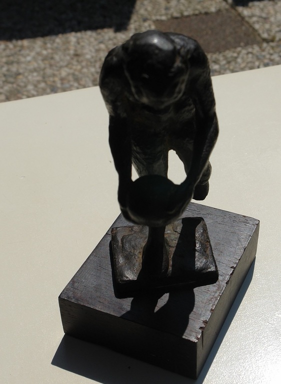 Onbekende kunstenaar. Balspeelster in brons kopen? Bied vanaf 65!