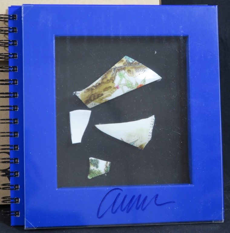 Arman: Catalogus met origineel Chinees porselein op de cover, Fragments de Chine kopen? Bied vanaf 100!