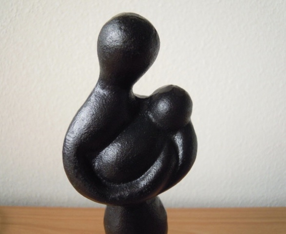 Beeld Moeder met kind - Zwaar massief - 1285 gram -23cm hoog   kopen? Bied vanaf 20!