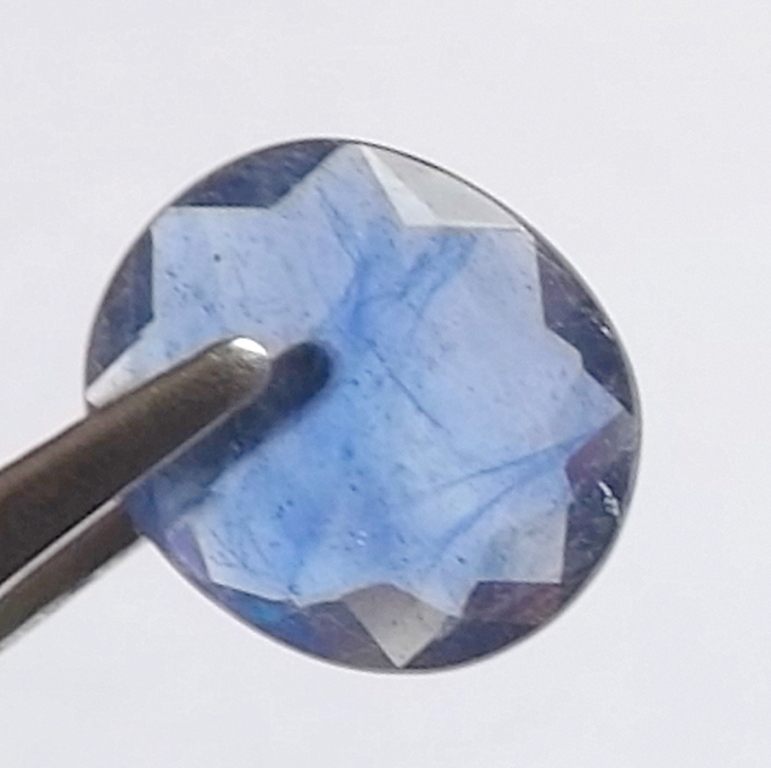 Dubbelzijdig facet geslepen Blauwe Saffier van 3.70 kt - gecertificeerd kopen? Bied vanaf 1!