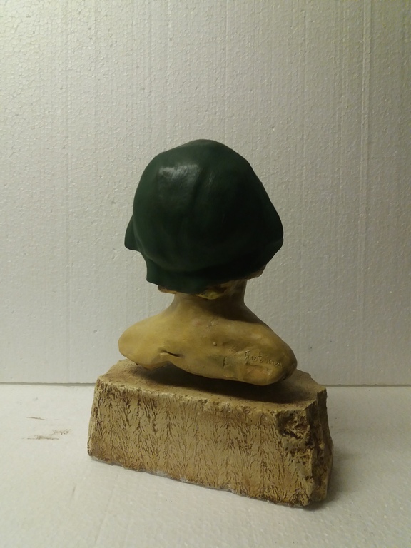 Een polychroom beschilderde gipsen buste van een jonge vrouw, kopen? Bied vanaf 1!