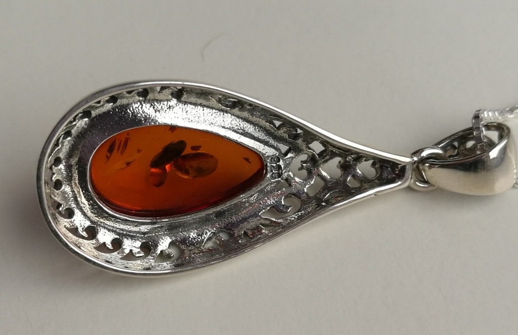 Zilveren ketting met hanger en amber kopen? Bied vanaf 27!