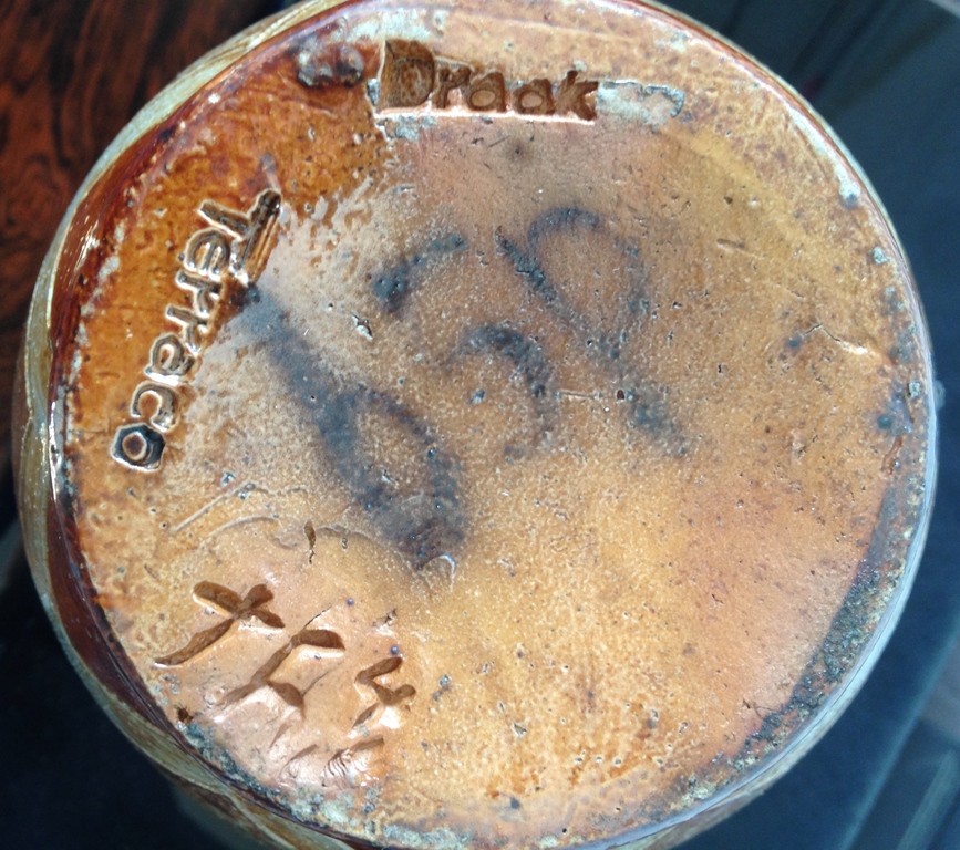 Terraco Draak Vaas Eerste helft 20e eeuw, Beesel gemerkt kopen? Bied vanaf 29!