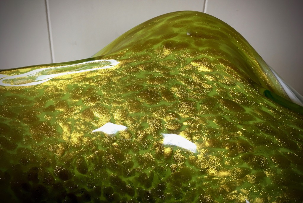 Grote Murano schaal met gouden gele en groene accenten (59 cm) 2e helft 20e eeuw kaufen? Bieten Sie von 24!