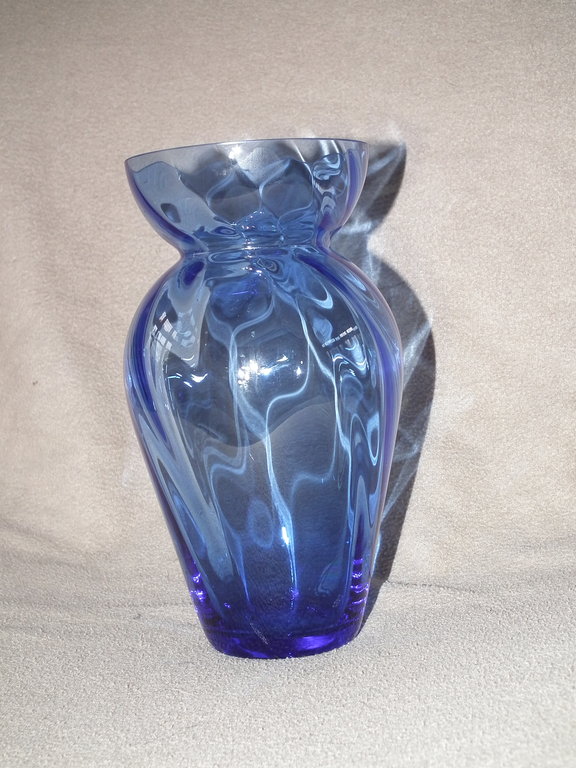 Willems Noyens gesigneerde blauwe vaas met optische banen kopen? Bied vanaf 28!