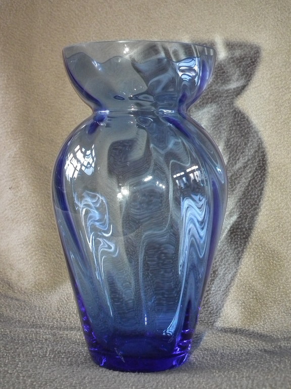 Willems Noyens gesigneerde blauwe vaas met optische banen kopen? Bied vanaf 28!