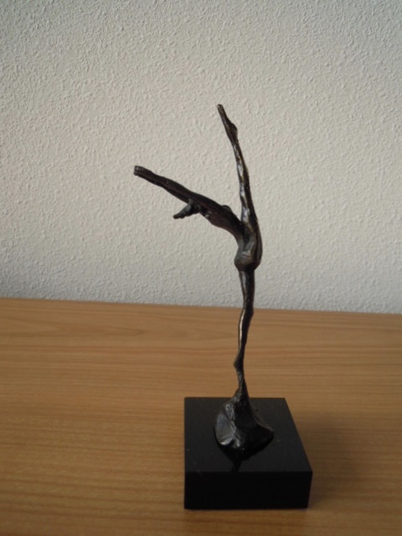 Massief bronzen beeldje van DANSERES - 19 cm hoog. kopen? Bied vanaf 25!