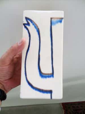 Klaas Gubbels - Klaas Gubbels, Schildering van Koffiepotten op Vaas, gesigneerd verkocht voor € 275!