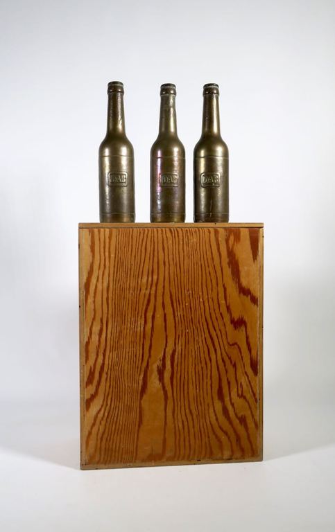 Robert Hamelijnck: 3 Bronzen flesjes op houten constructie, DAB verkocht voor € 100!