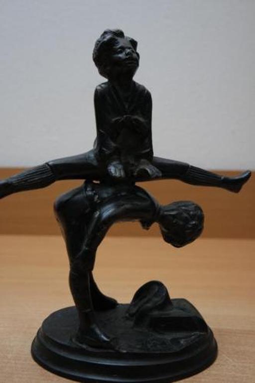 Bronzen beeld van 2 spelende kinderen, gesigneerd Valente kopen? Bied vanaf 39!