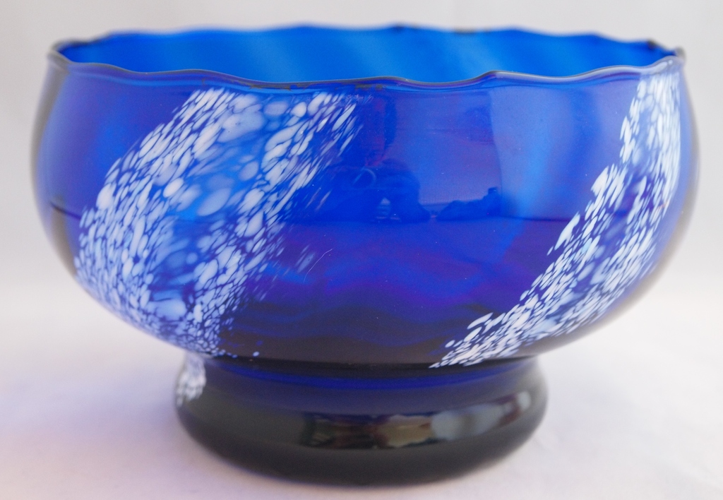 Handgeblazen cobalt blauwe glazen schaal op voet kopen? Bied vanaf 1!