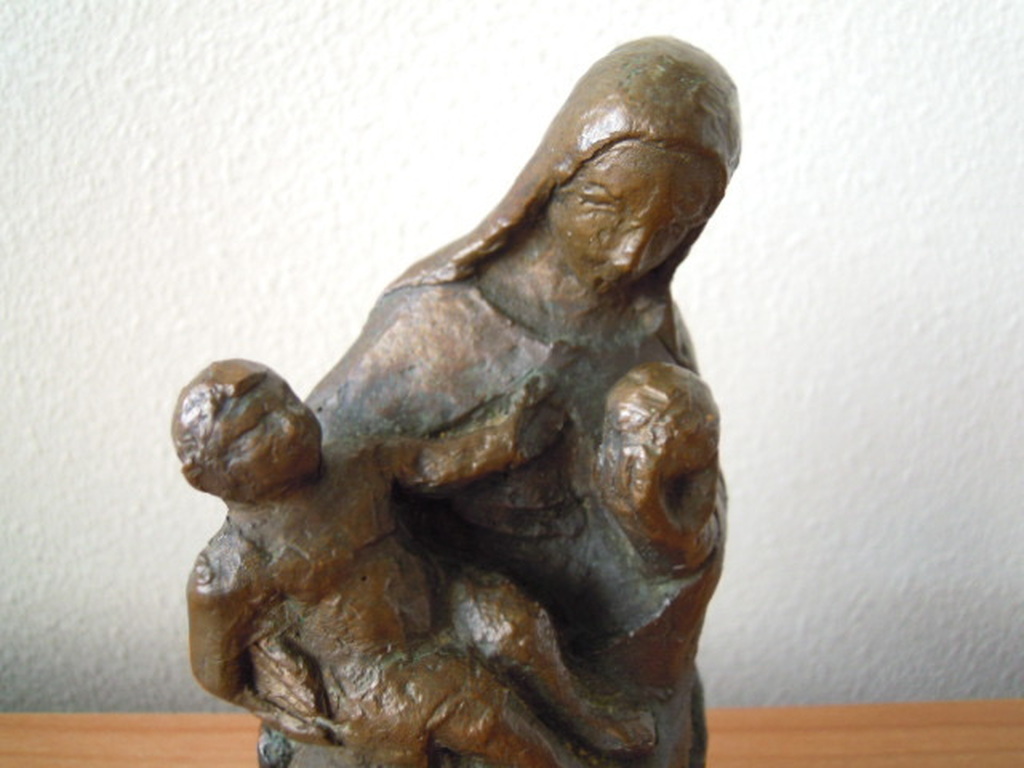 Prachtig bronzen beeld MARIA MET KIND OP SCHOOT. kopen? Bied vanaf 85!