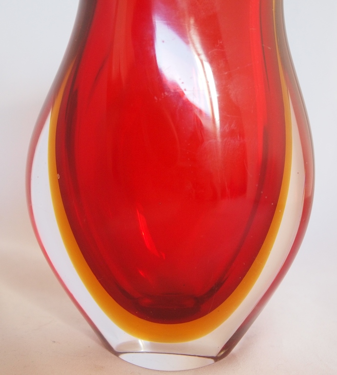 Flavio Poli voor Seguso, Murano - vrijgevormde sommerso vaas in de kleuren rood  kopen? Bied vanaf 38!