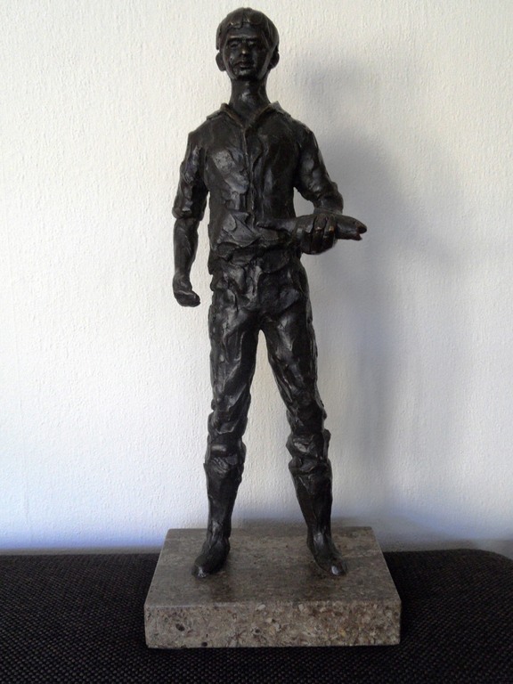 Tineke Bot, Bronzen beeld op marmeren sokkel 54 cm., De Visser kopen? Bied vanaf 1750!
