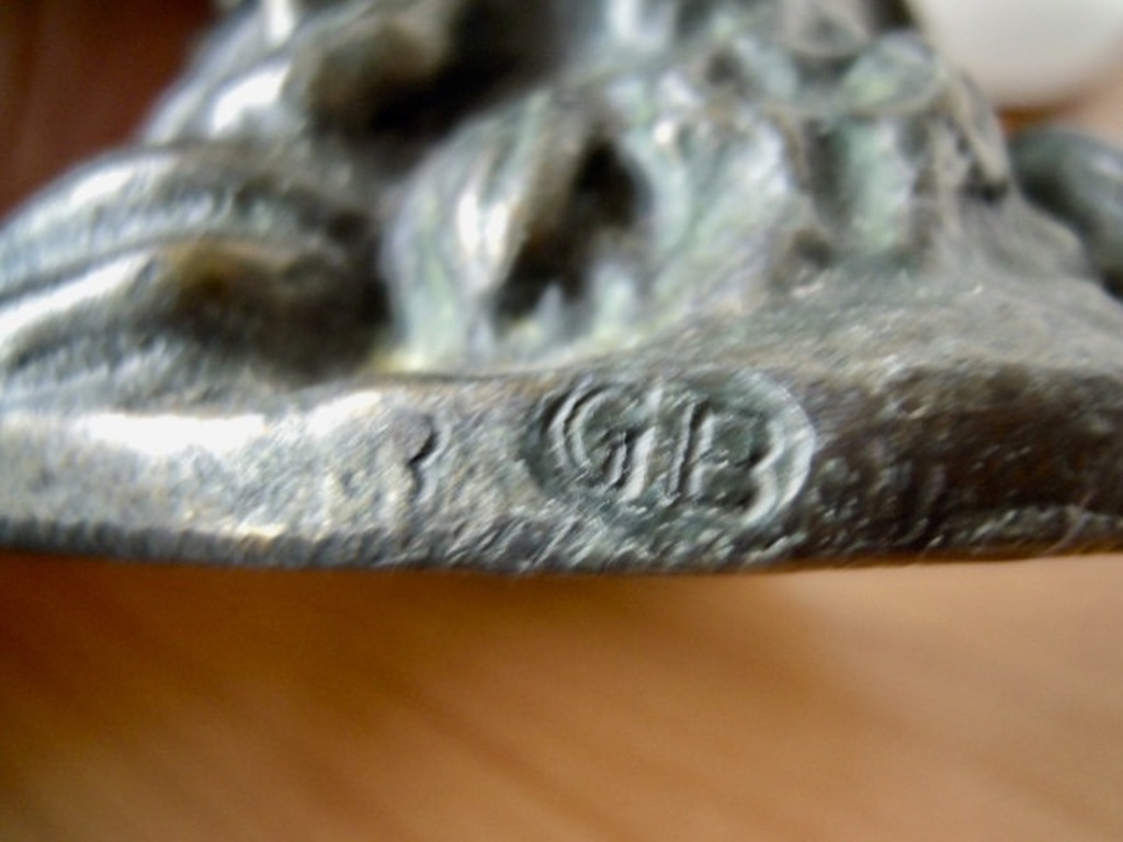 Zwaar bronzen beeld - Art deco stijl  - gesigneerd GB - 17,5 cm-LAATSTE KANS !!! kopen? Bied vanaf 50!