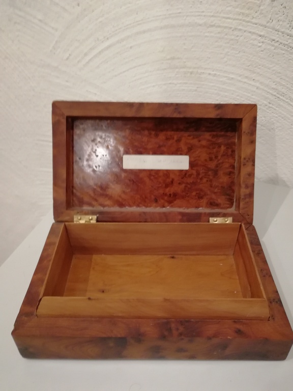 massief kistje in wortel hout kopen? Bied vanaf 15!