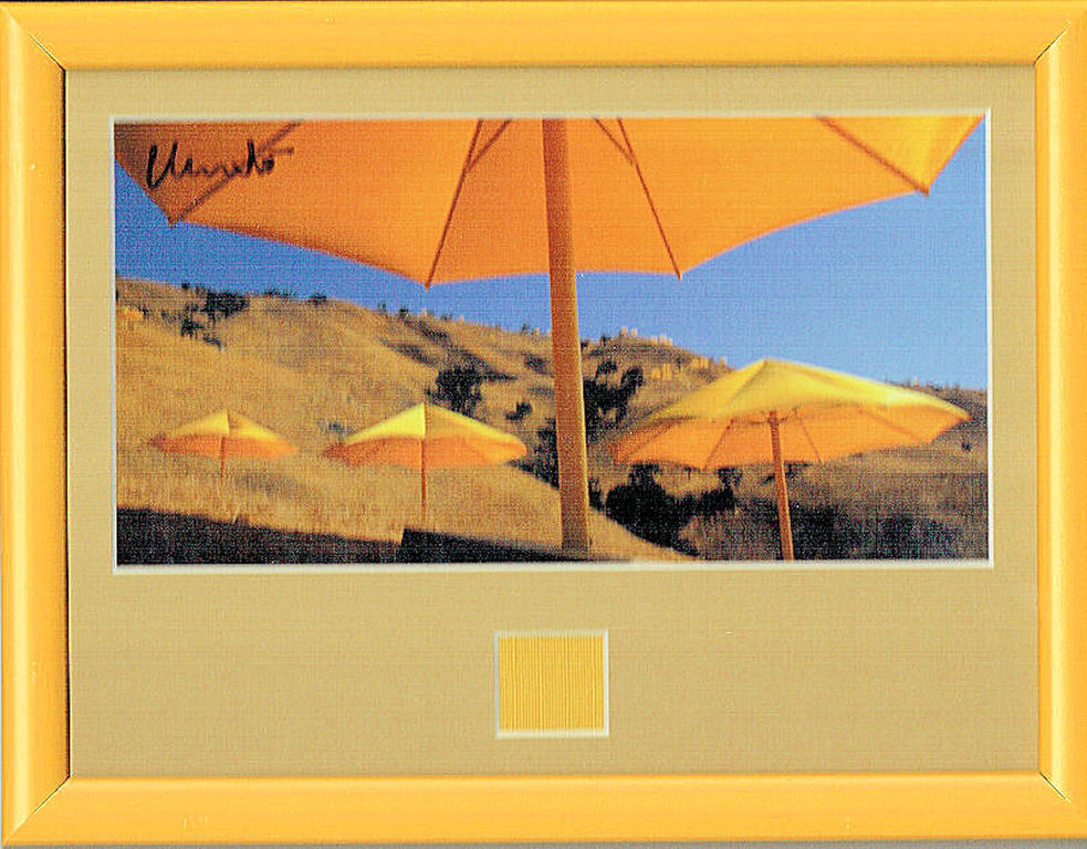 CHRISTO, The Umbrellas in Japan en USA. Collage handgesigneerd verkocht voor € 75!