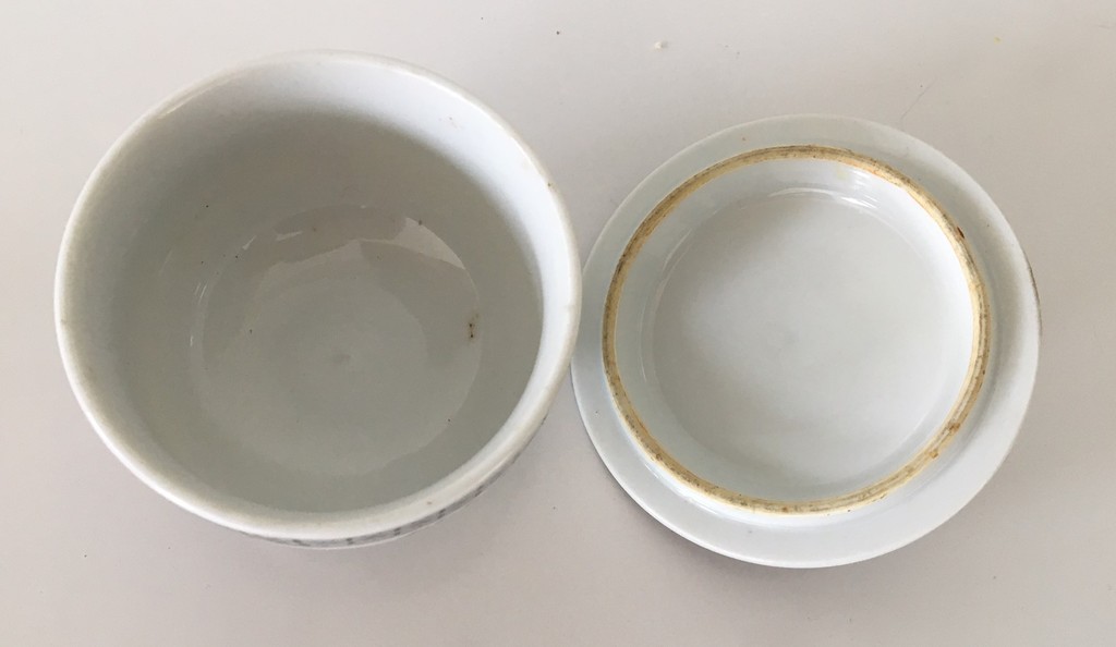 Antiek 19e eeuws Chinees theekopje voorzien van calligrafie decoratie kopen? Bied vanaf 24!