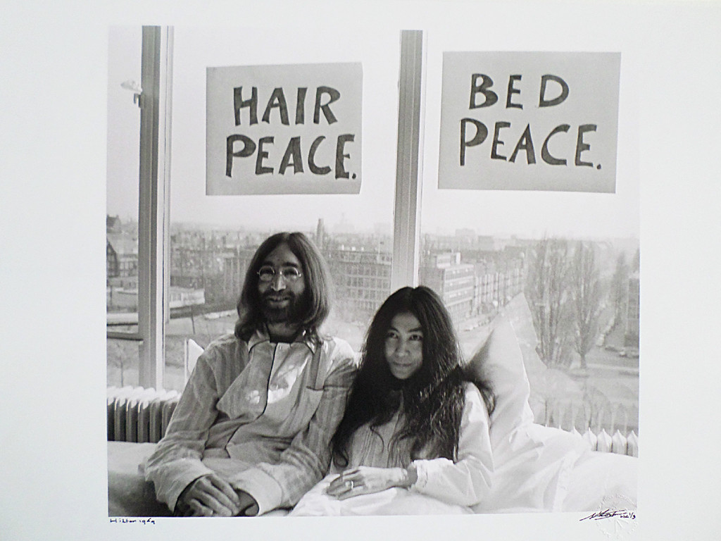 Nico Koster - Bed peace, foto, gesigneerd en genummerd kopen? Bied vanaf 200!