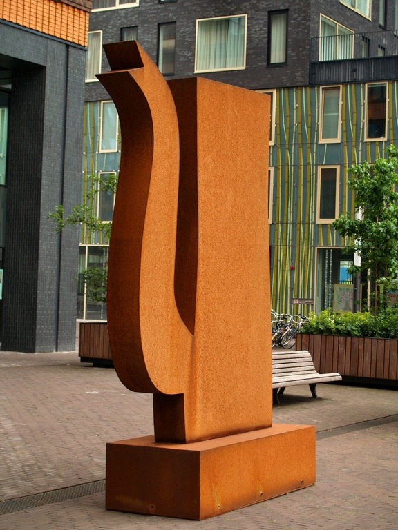 Klaas Gubbels: Monumentaal beeld - Nee de la Terre 3,5 meter hoog! verkocht voor € 13500!