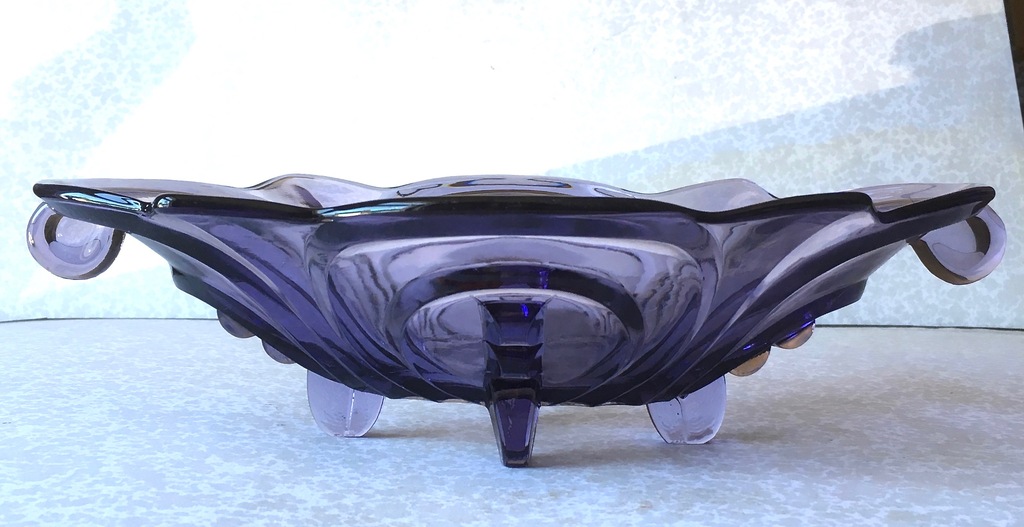 August Walther & Söhne - paarse art deco schaal model "Irene" - Ca. 1935 kopen? Bied vanaf 19!