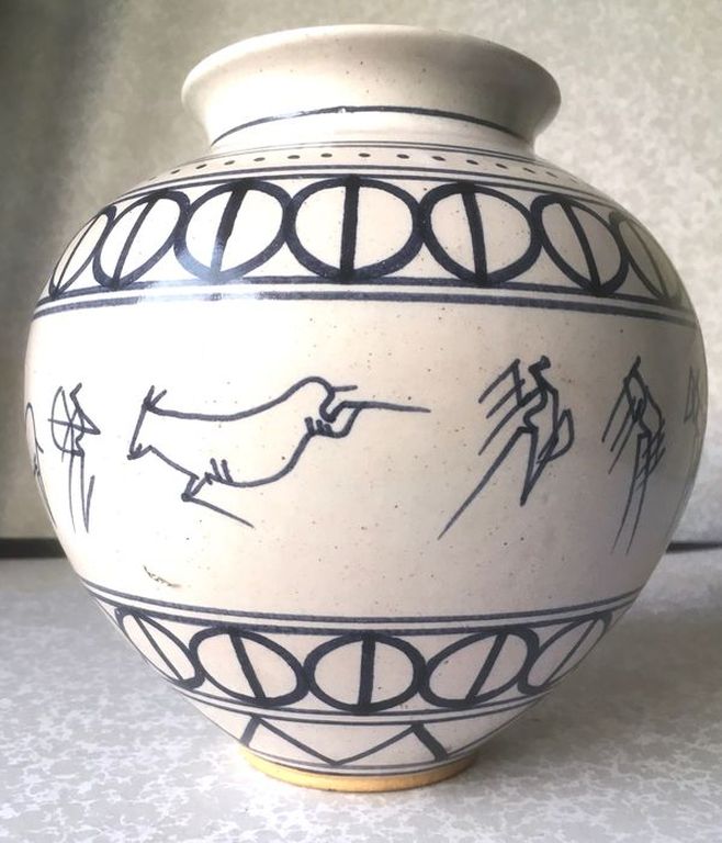 Witte vaas met stilistisch jagers decor - Mid Century modern - gemerkt kopen? Bied vanaf 14!