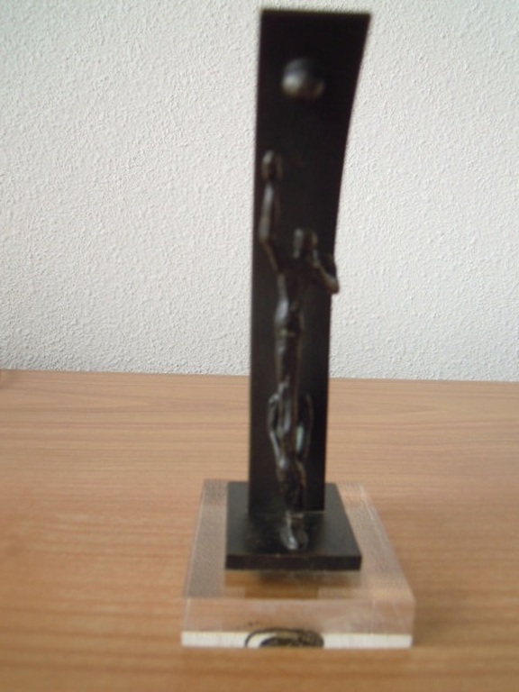 Beeldje van Corry Ammerlaan - samen sterk - 13 cm hoog. kopen? Bied vanaf 20!