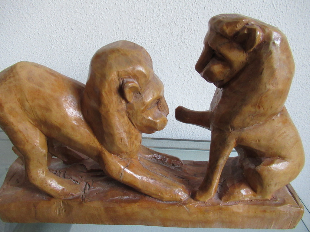 Onbekende kunstenaar: houtsnijwerk, twee leeuwen kopen? Bied vanaf 1!