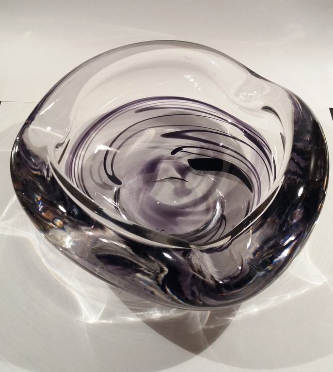 Max Verboeket schaal glas met paarse slingers. Kristalunie Maastricht. kopen? Bied vanaf 45!