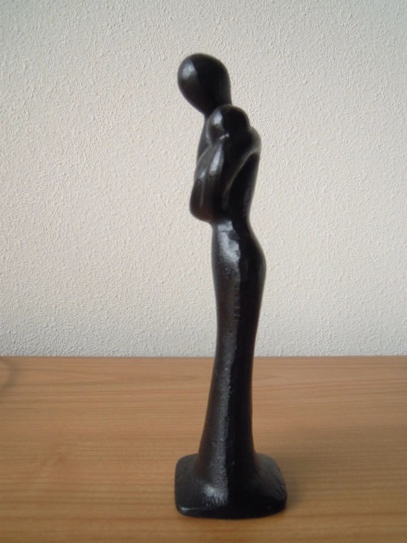 Beeld Moeder met kind - Zwaar massief - 1285 gram -23cm hoog   kopen? Bied vanaf 20!