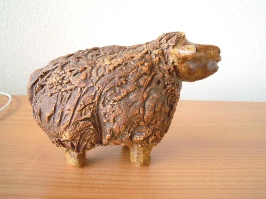 Handgemaakt beeldje van schaap 19 X 13 cm - gesigneerd JB. kopen? Bied vanaf 20!